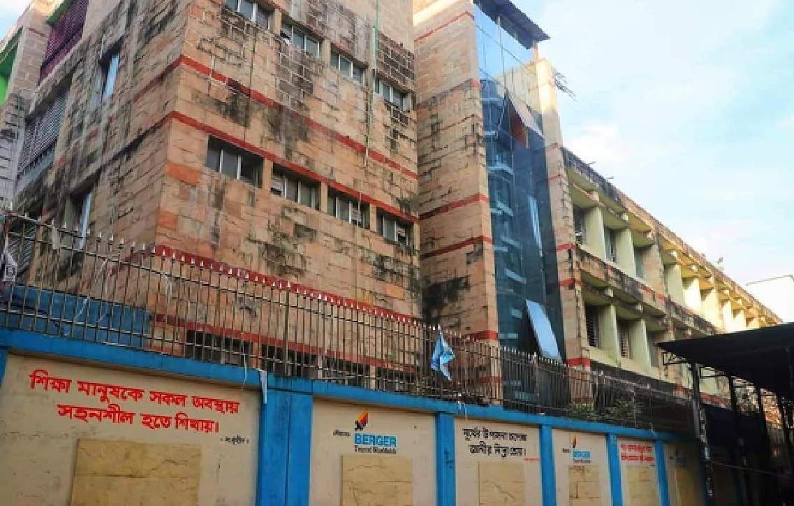 Teacher suspension sparks protests at Bashundhara branch Viqarunnisa Noon School & College