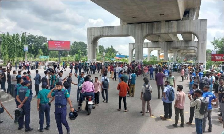 SAU students end blockade at Agargaon after one hour; traffic resumes