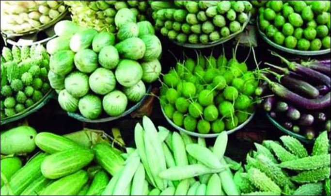 Vegetable prices remain high, most selling above Tk 100 per kg