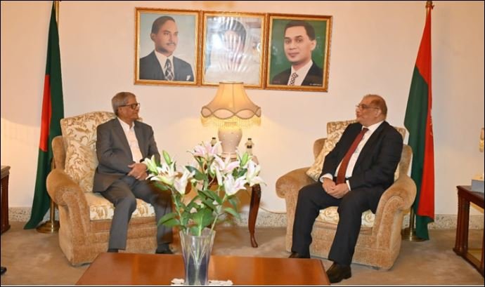 Pakistan new HC Imran Haider meets MIrza Fakhrul
