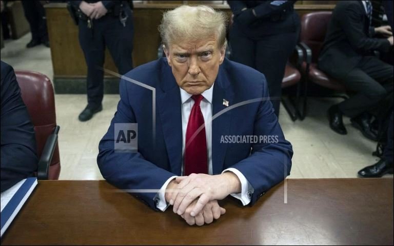 Trump threatens ‘war’ on Chicago as thousands protest federal crackdown
