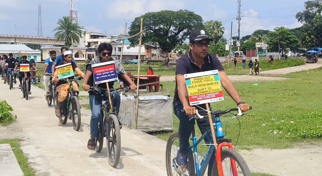 Students hold bicycle rally in Kalapara