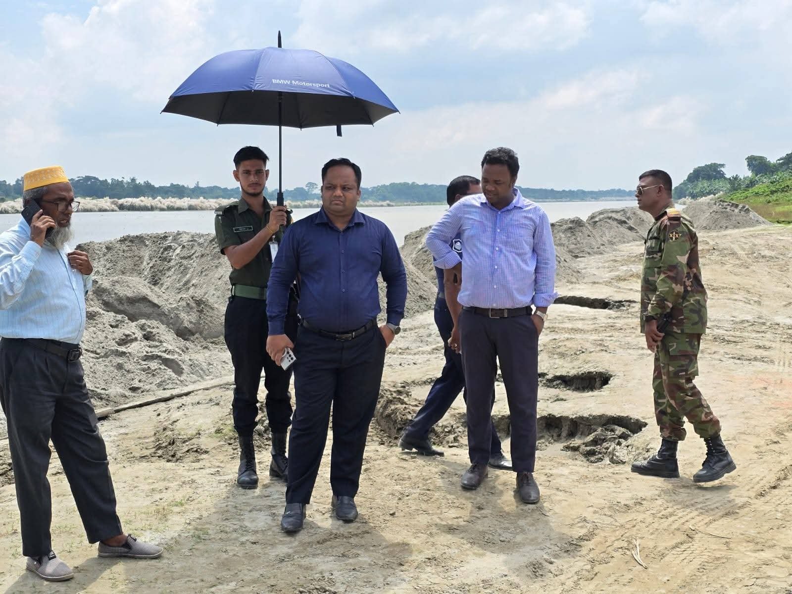 Mobile court stops illegal sand extraction in Trishal