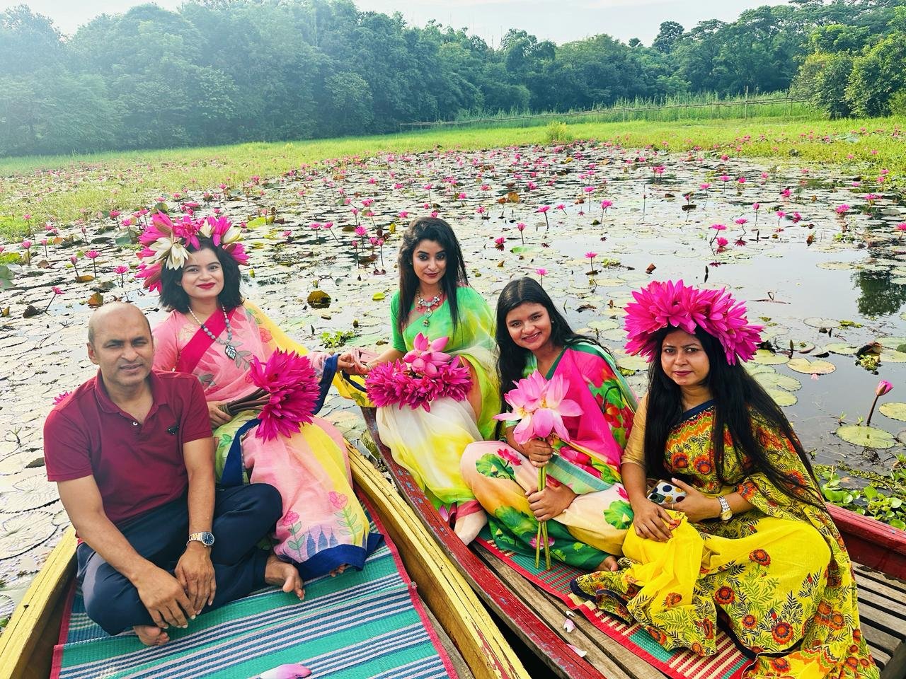 ‘Lal Shapla Beel’ drawing huge crowd in Rupganj 