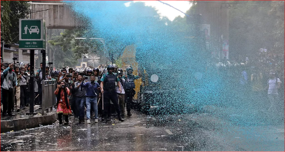 Police use sound grenades, water cannon to disperse teachers' rally in front of National Press Club