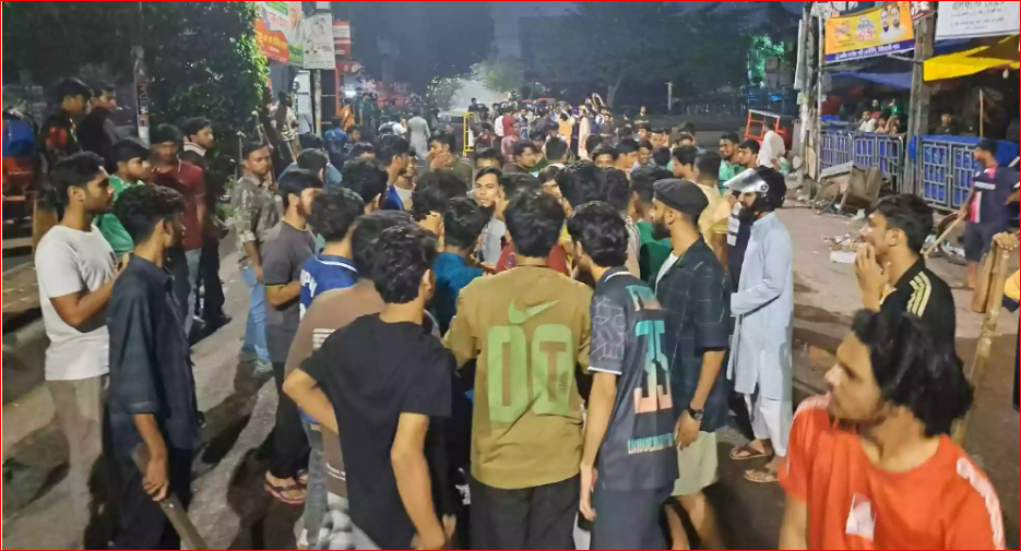 Students of DU, Dhaka College clash over setting up makeshift shop