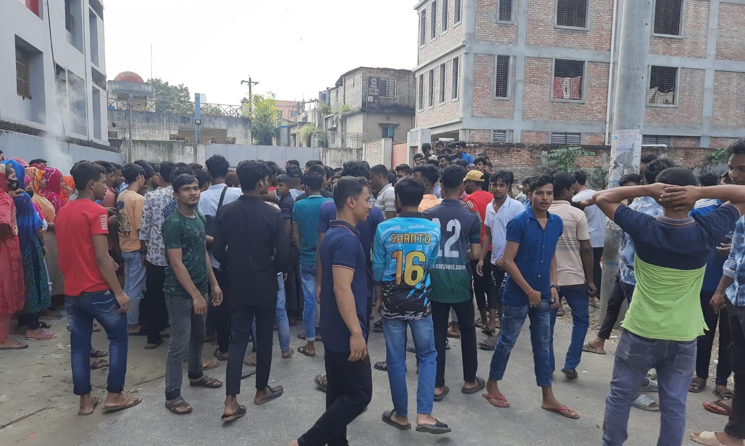 RMG workers stages demo to press home 9-point demand