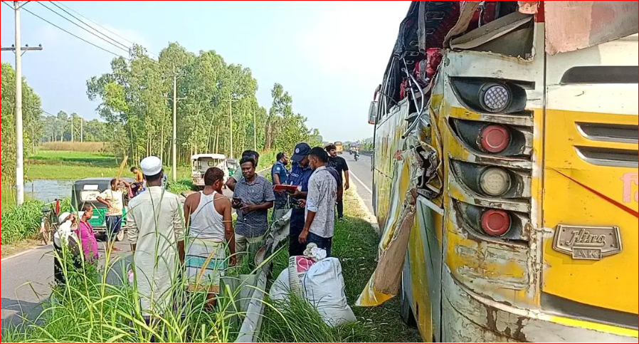 Bus-truck collision leaves 3 dead in Tangail