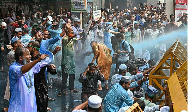 Police foil madrasah teachers’ bid to march towards Secretariat