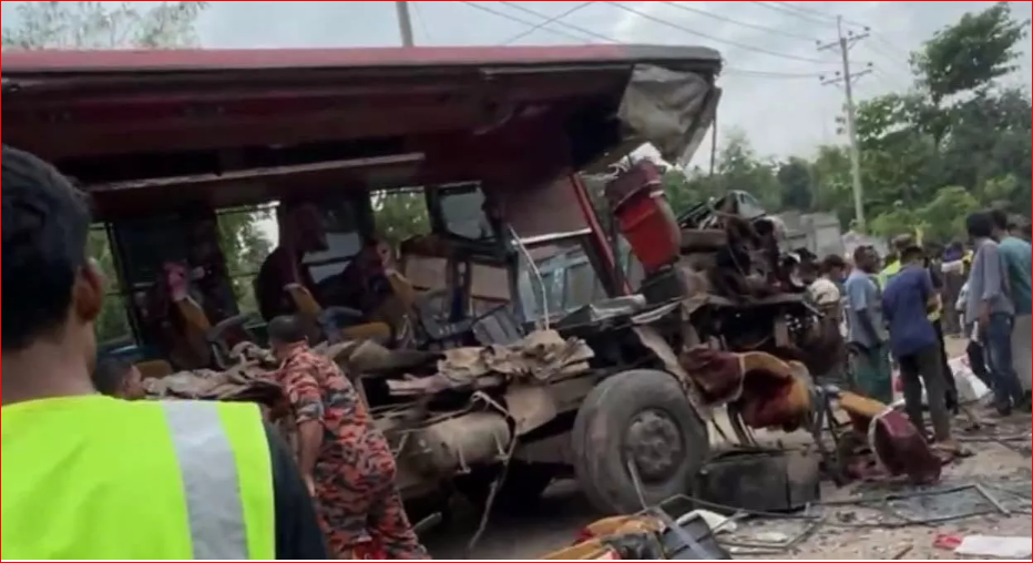 Collision between 2 buses leaves 2 dead in Sylhet