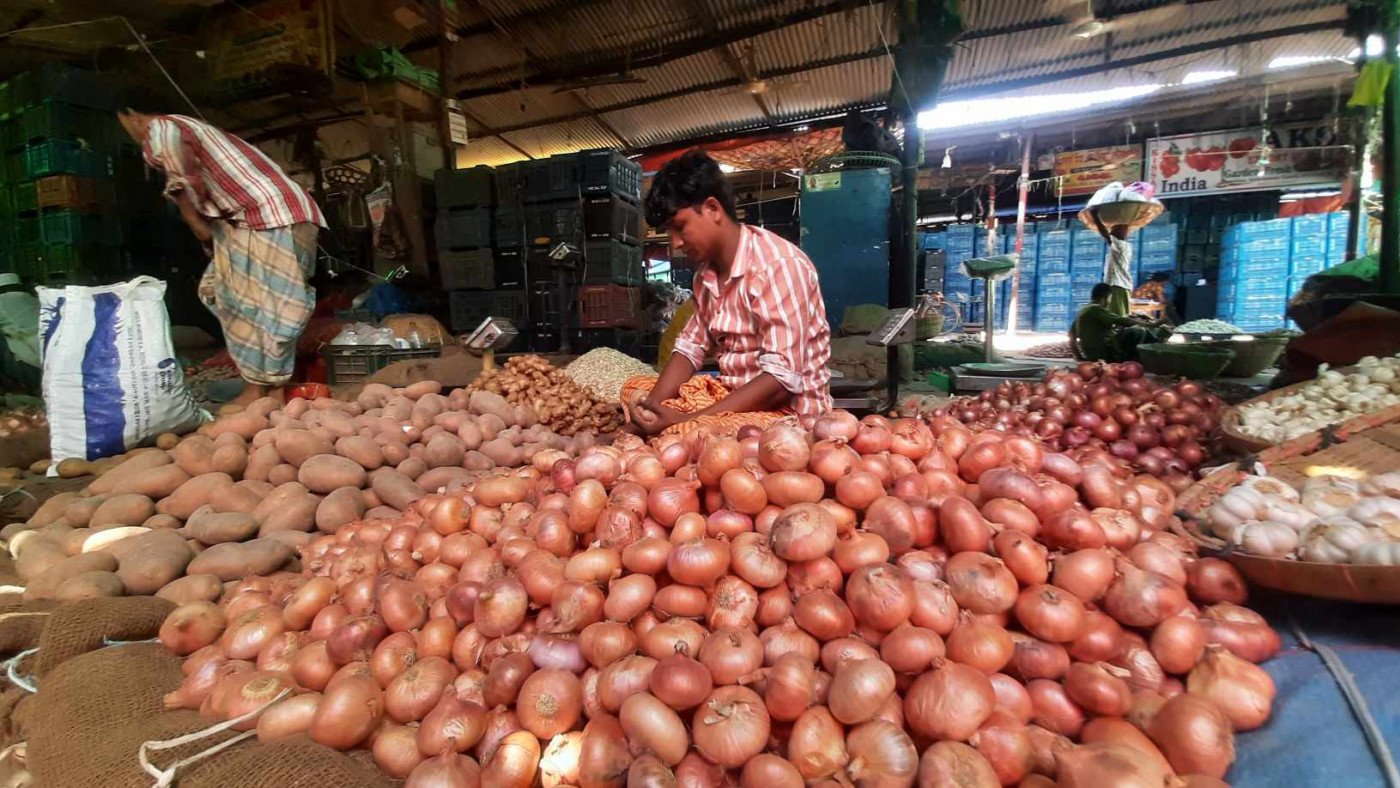 Country's overheated onion market costs consumers Tk 3.5 crore more every day