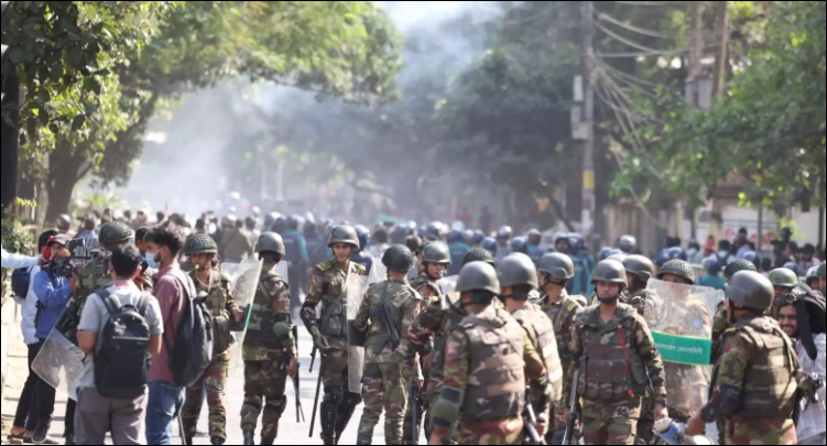 Army, police foil youths’ bid to storm Dhanmondi-32 with bulldozers