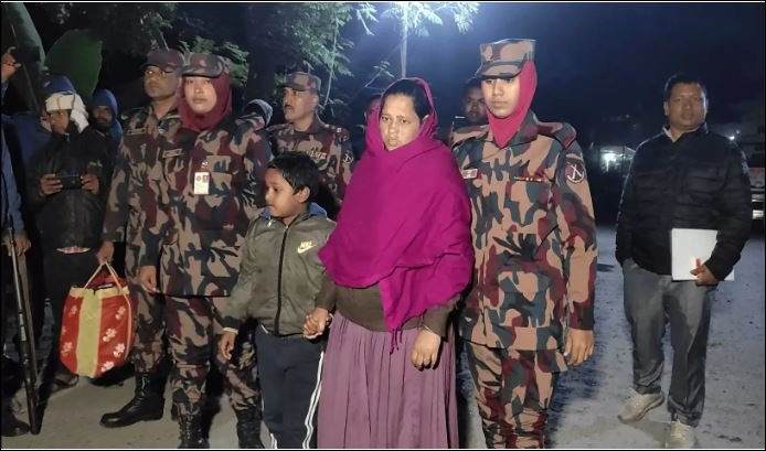BGB hands over pregnant Sonali Khatun to BSF through Sonamashjid border