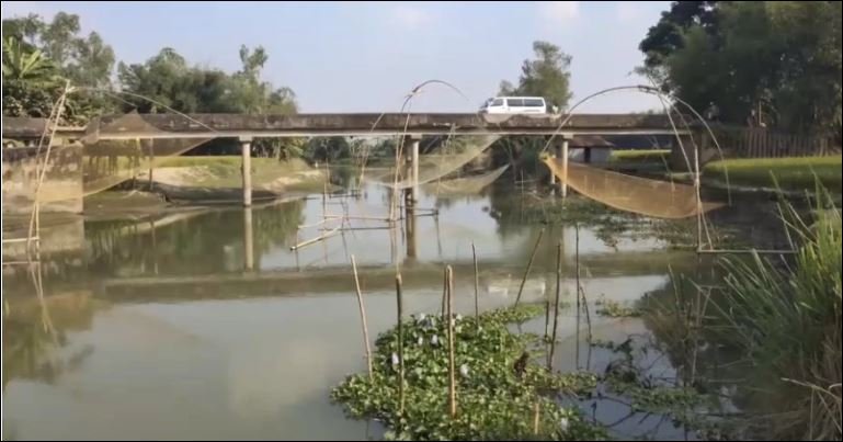 Crippling bridge forces 30,000 Lalmonirhat residents to risk their lives daily