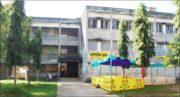 Century-old Cumilla Victoria College hostel crumbles as students await urgent reconstruction