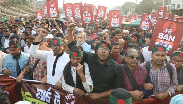 Protesters march towards Indian High Commission in Dhaka