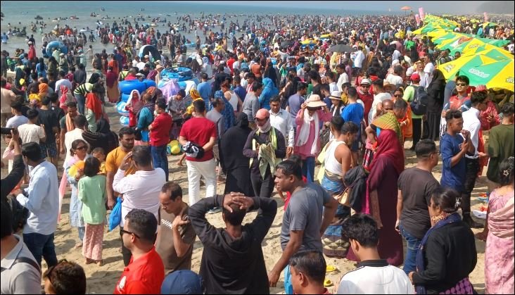 Cox’s Bazar overcrowded with tourists during 3-day holiday