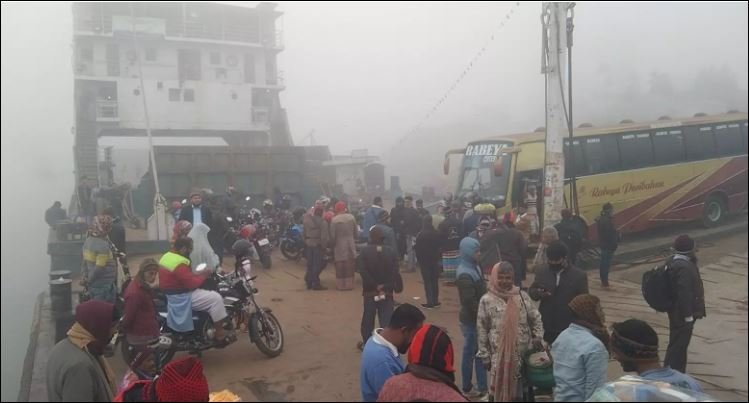 Dense fog halts ferry services on Paturia-Daulatdia, Aricha-Kazirhat routes