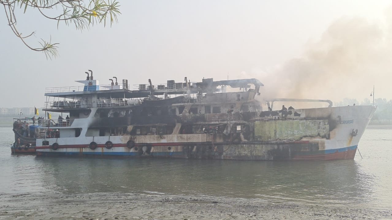 Tourist vessel in Cox’s Bazar catches fire
