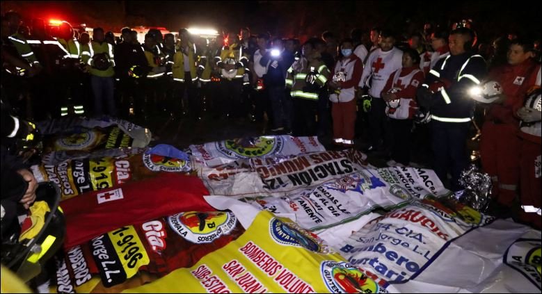 Guatemala bus crash kills 15, prompts three days of national mourning