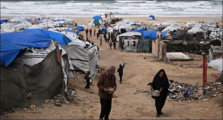 Winter rain floods Gaza camps; Netanyahu heads to US talks