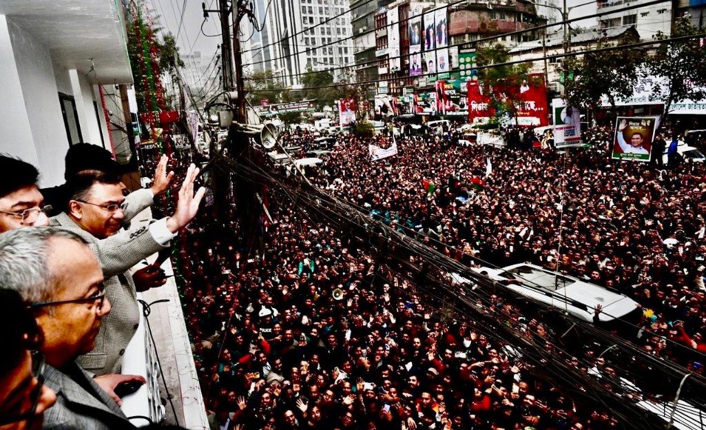 Tarique visits BNP central office after 17 years