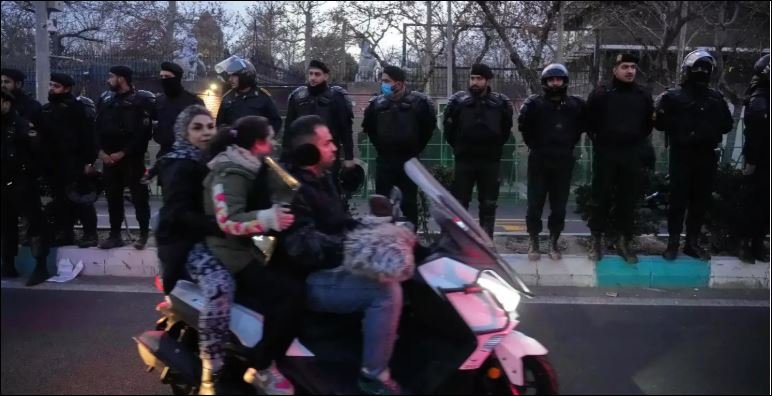 Iran closes airspace for hours amid US tensions over crackdown on protests