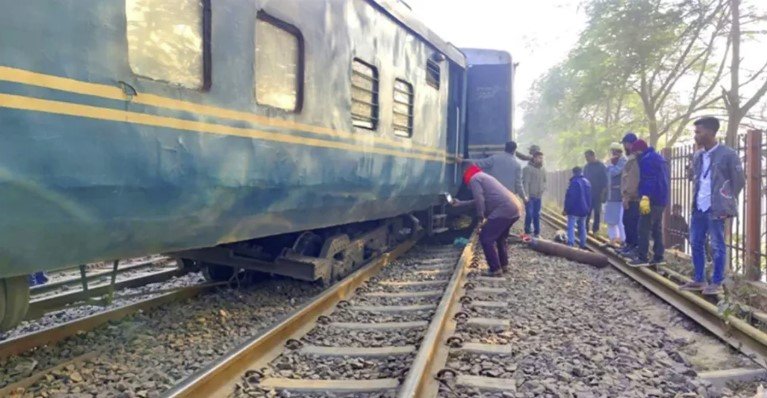 Dhaka’s rail links with Sylhet, Ctg suspended as train derails
