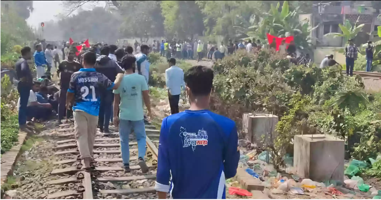 Diploma engineers’ blockade halts Dhaka’s rail links with M’singh, Rajshahi