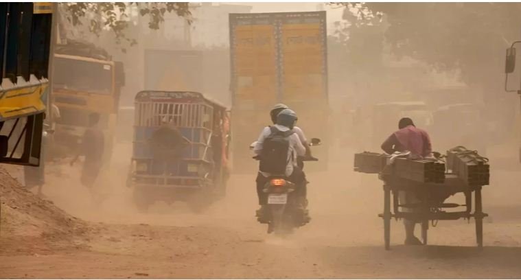 Severe air pollution pushes Dhaka to second spot globally
