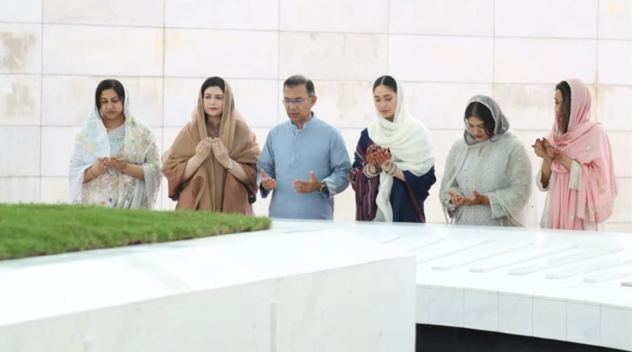 PM celebrates Eid with family after visiting parents’ graves
