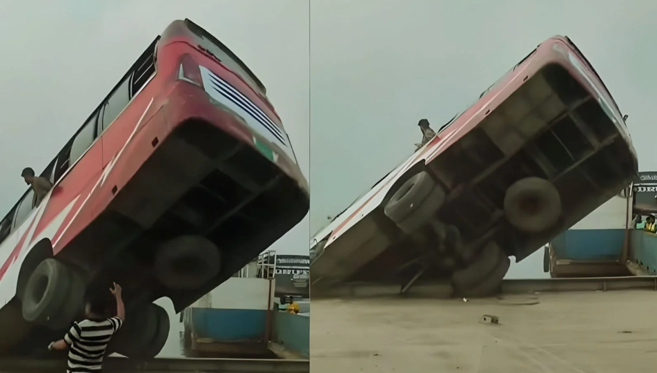 Bus plunges into Padma at Daulatdia, bodies of 2 women recovered