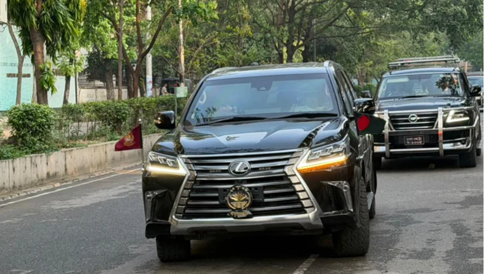 PM uses national flag on official car for first time