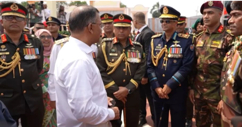PM greets members of armed forces after Independence Day parade