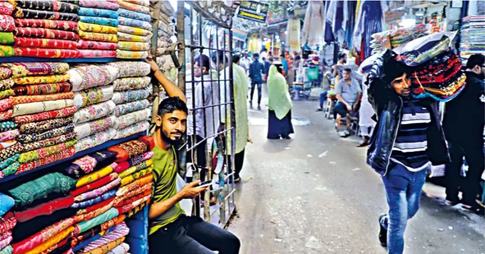 Confusion over 8pm shop closure as traders give conflicting statements