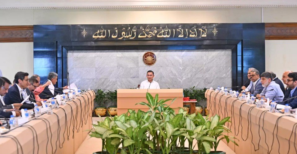 PM discusses challenges, energy crisis in meeting with businesses