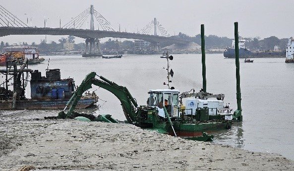 Chattogram Port dredging management saves tk 50 crore annually