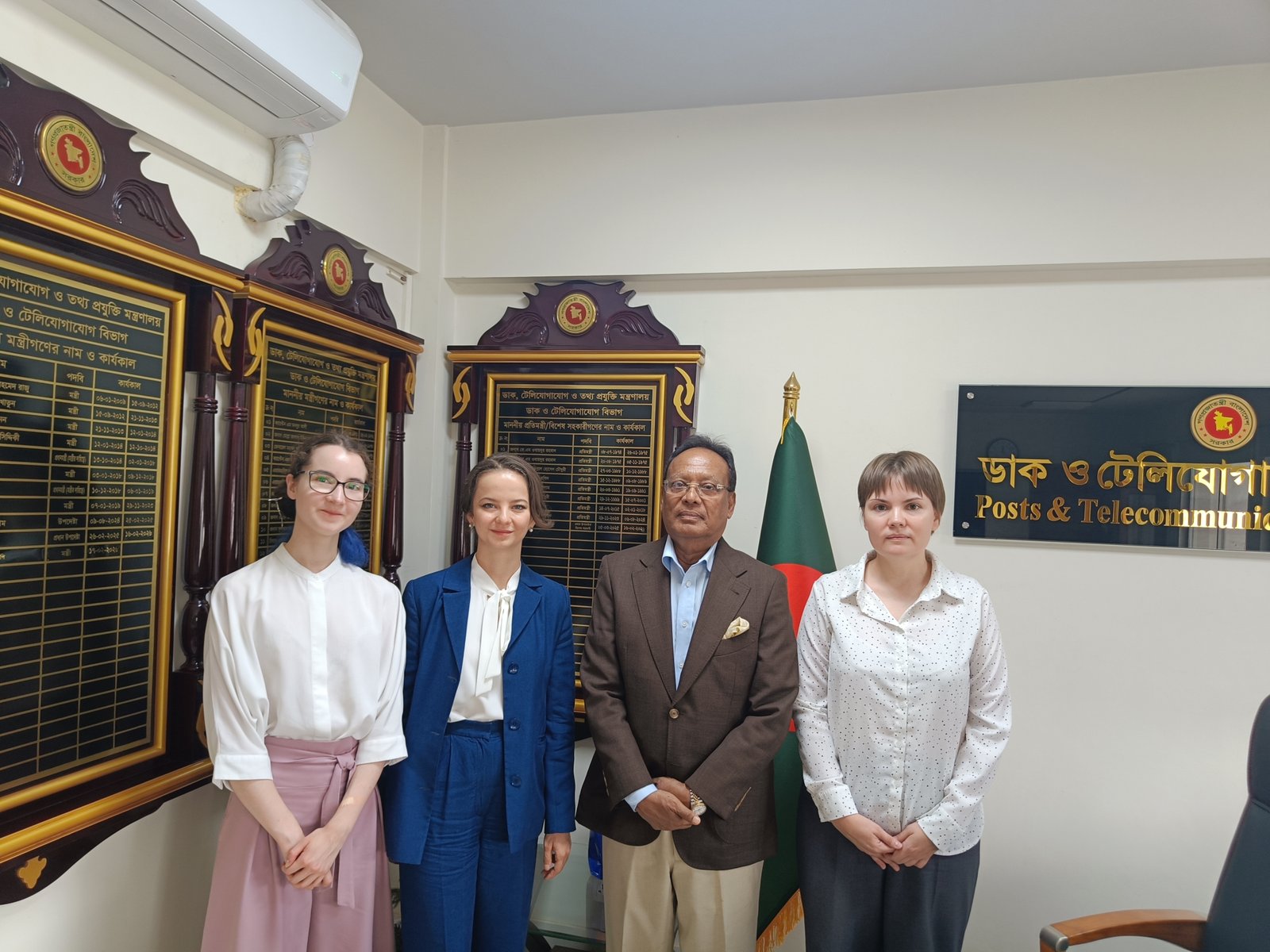 Director of the Russian House in Dhaka calls on Minister Fakir Mahbub Anam