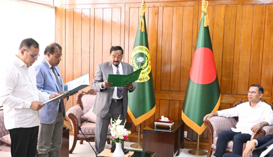 2 newly elected MPs take oath in presence of PM 