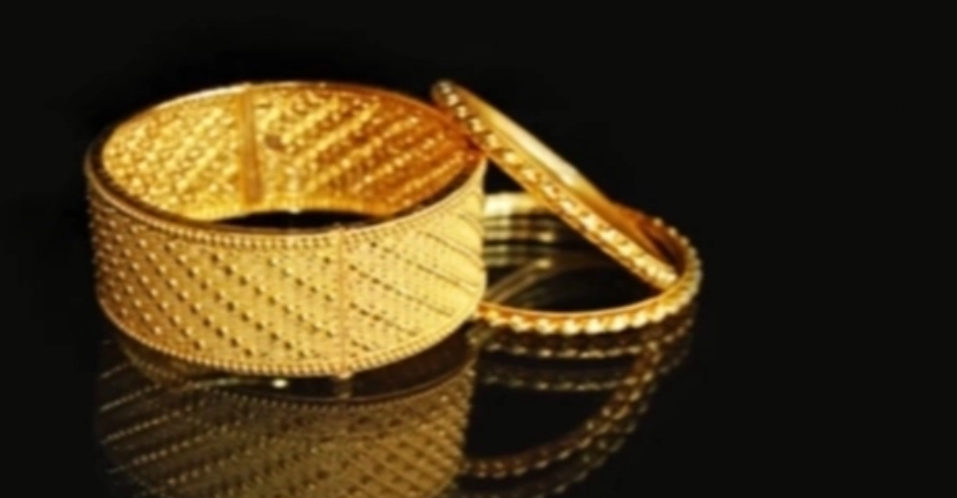 Gold price drops by Tk 3,266 per bhori in Bangladesh