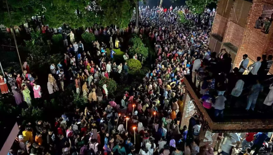 Students protest attempted rape of JU student, demand justice