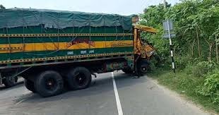 Truck driver killed, three injured in Kushtia road crash