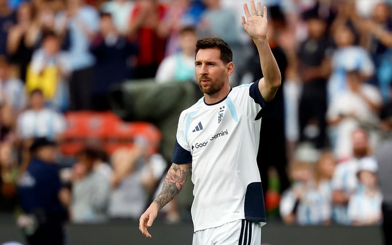 Messi inspires Argentina to 3-0 win over Iceland
