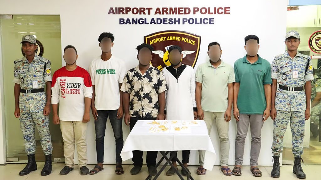 Six held with gold jewellery worth Tk 9.4m at Dhaka airport
