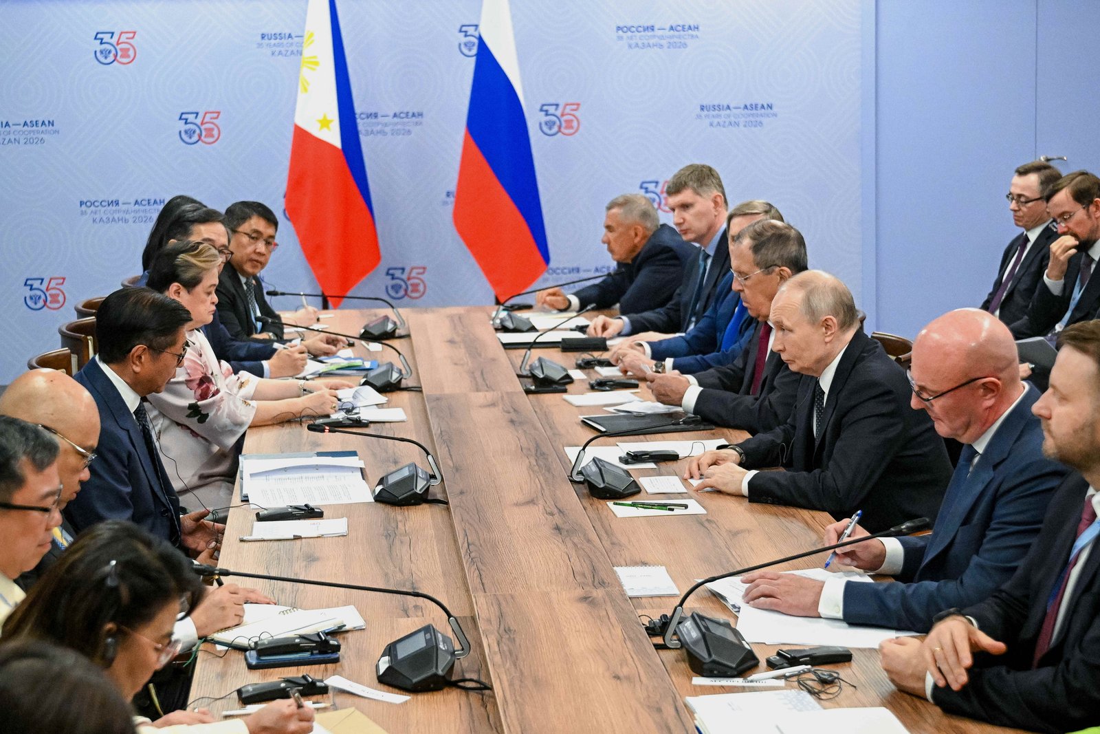 Putin hosts ASEAN leaders in bid to deepen trade and strategic ties