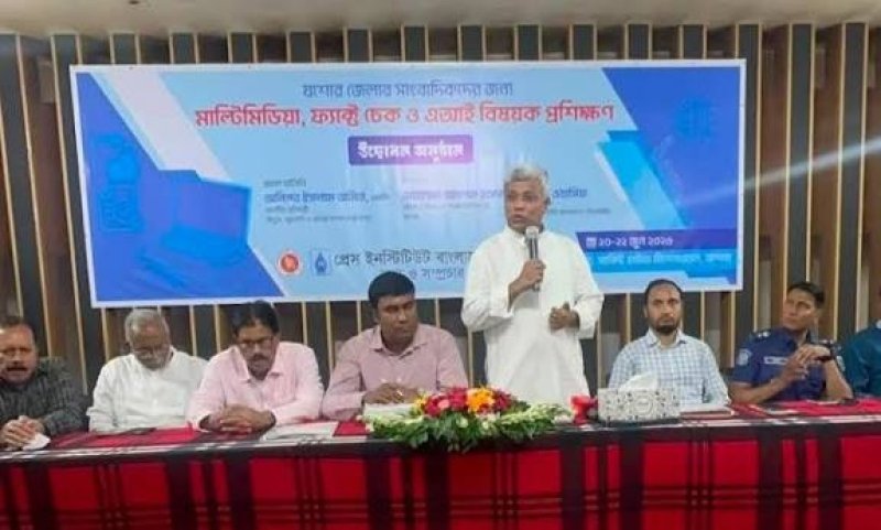 Media plays vital role in strengthening democracy: Amit