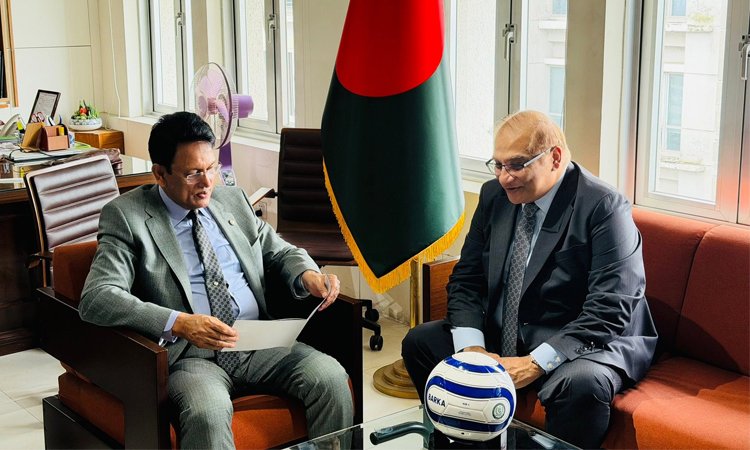 Pakistani high commissioner calls on education minister ANM Milon