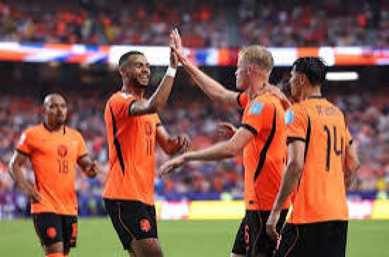 Dutch march into World Cup knockouts as group winners