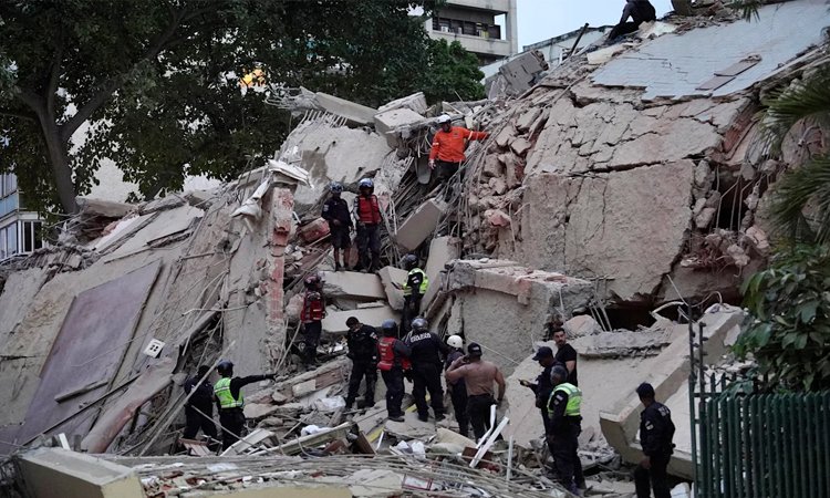 Venezuela earthquakes kill 920, tens of thousands missing
