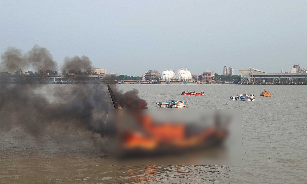 Six burned in fishing trawler explosion on Karnaphuli river